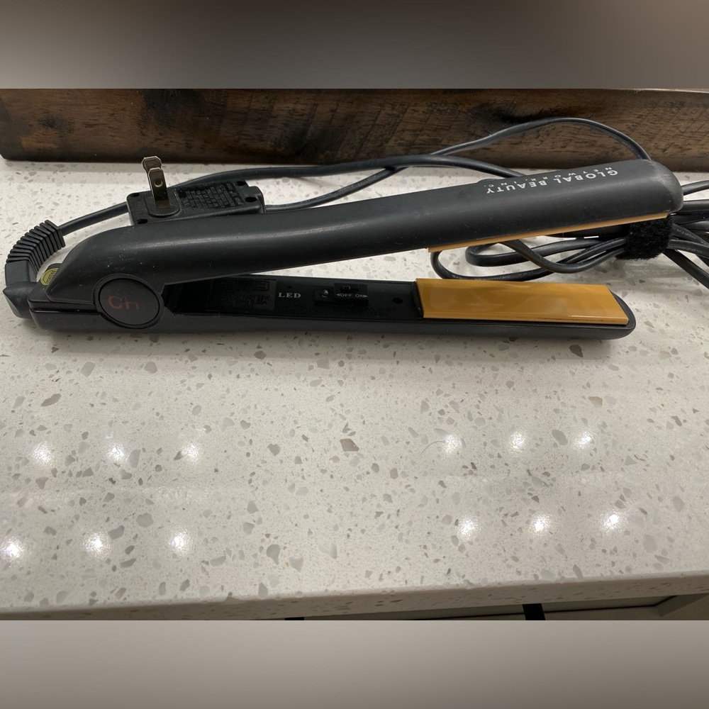 CHI Global Beauty Network 1" Ceramic Hair Straightener Flat Iron GF1001 Styler